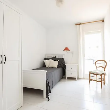 Apartment White House In