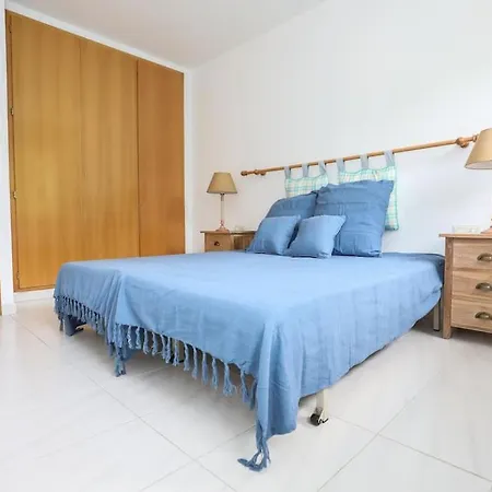 Apartment White House In