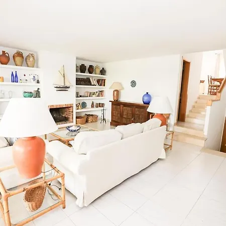 White House In Apartment Palamos