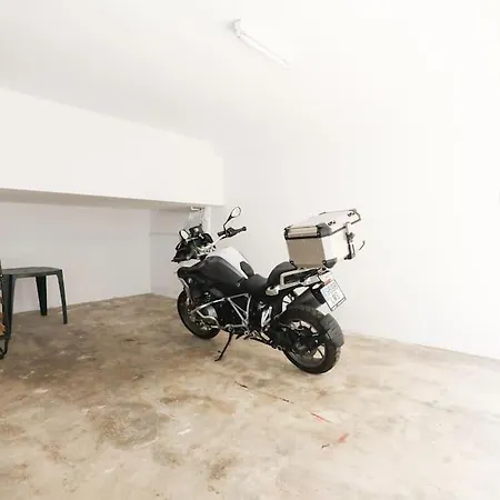 White House In Apartment *
